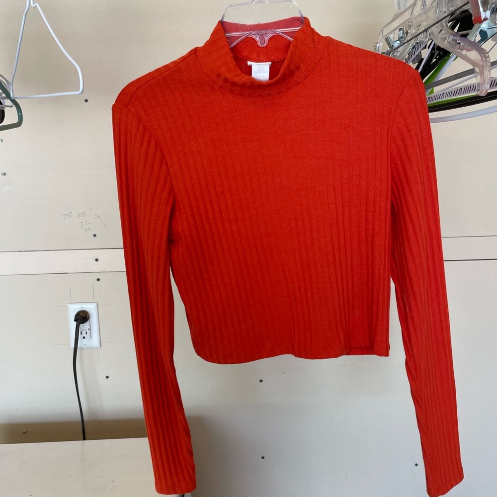 H&M light sweater crop with long sleeves